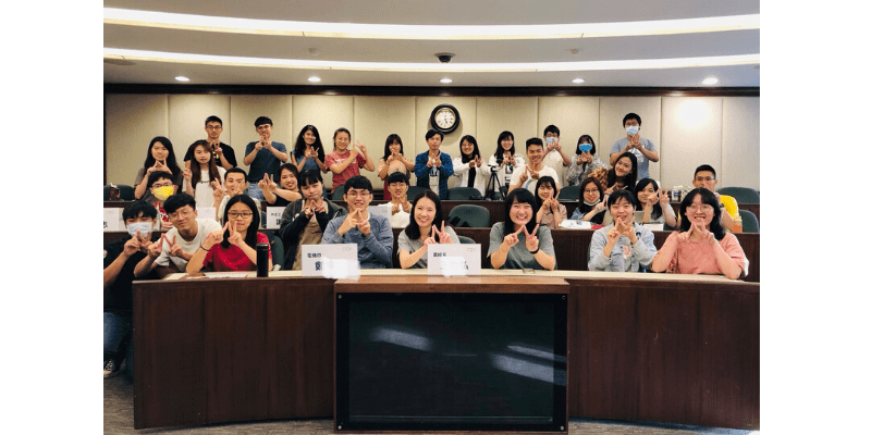 王琍瑩律師受邀於台灣大學創意創業學程分享產業趨勢與法律實務